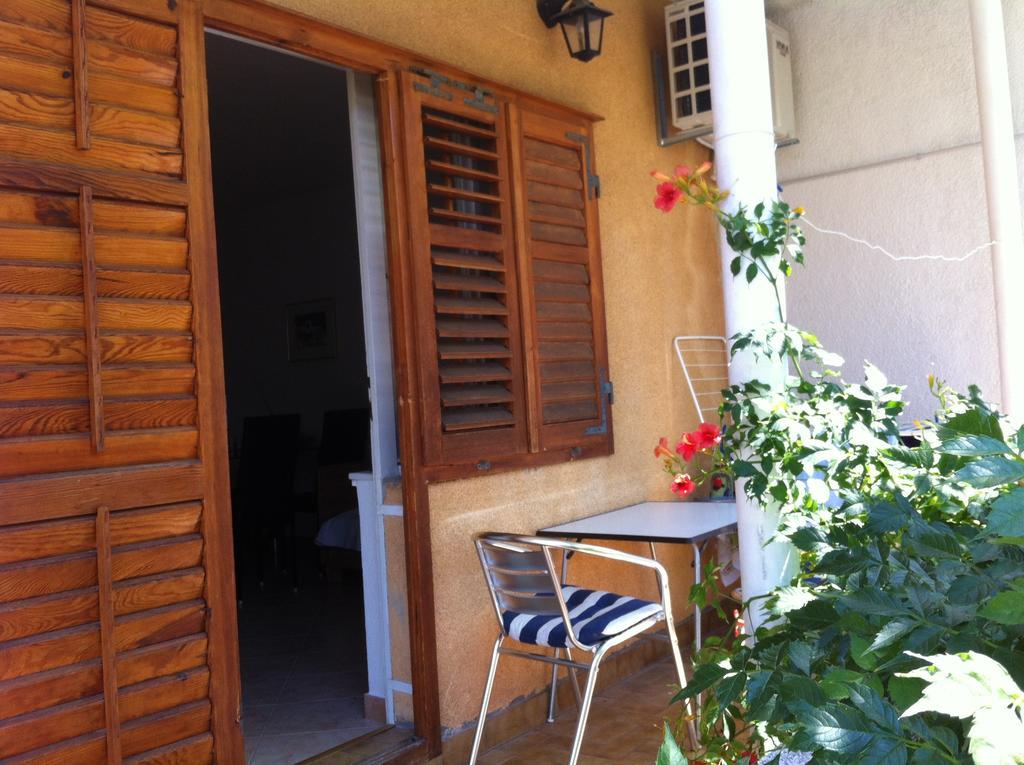 Eco-Apartments With Nice Garden Baška Voda Habitación foto